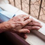 Cum alegi sprijinul potrivit pentru sănătatea cognitivă a vârstnicilor