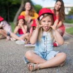 Copiii cresc mai repede, dar sunt mai vulnerabili emoțional, spun specialiștii