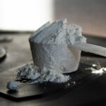 Cupa nu este doza: ce citești pe eticheta creatinei monohidrate înainte de prima porție