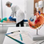 Cum alegi un medic gastroenterolog în Bacău: 5 întrebări de pus înainte de programare